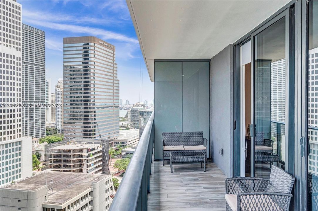 Active With Contract: $4,150 (1 beds, 2 baths, 881 Square Feet)