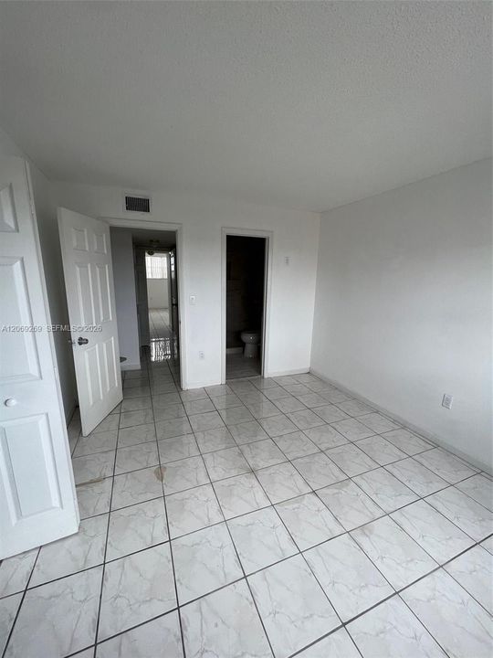 En Renta: $2,400 (2 camas, 2 baños, 1045 Pies cuadrados)