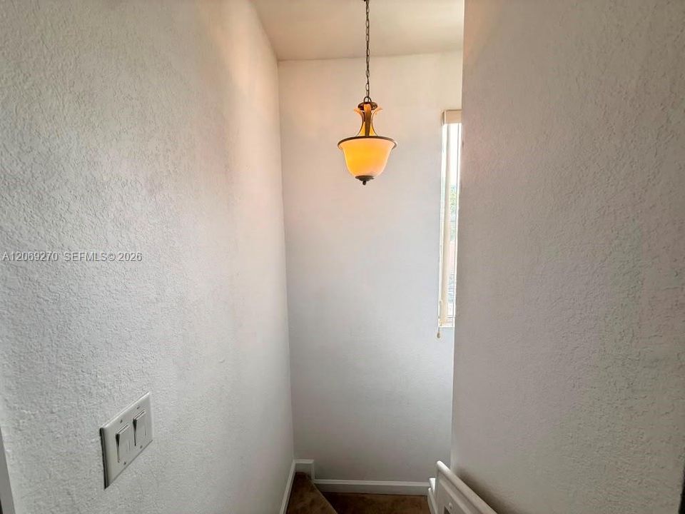 For Sale: $215,000 (2 beds, 2 baths, 1290 Square Feet)