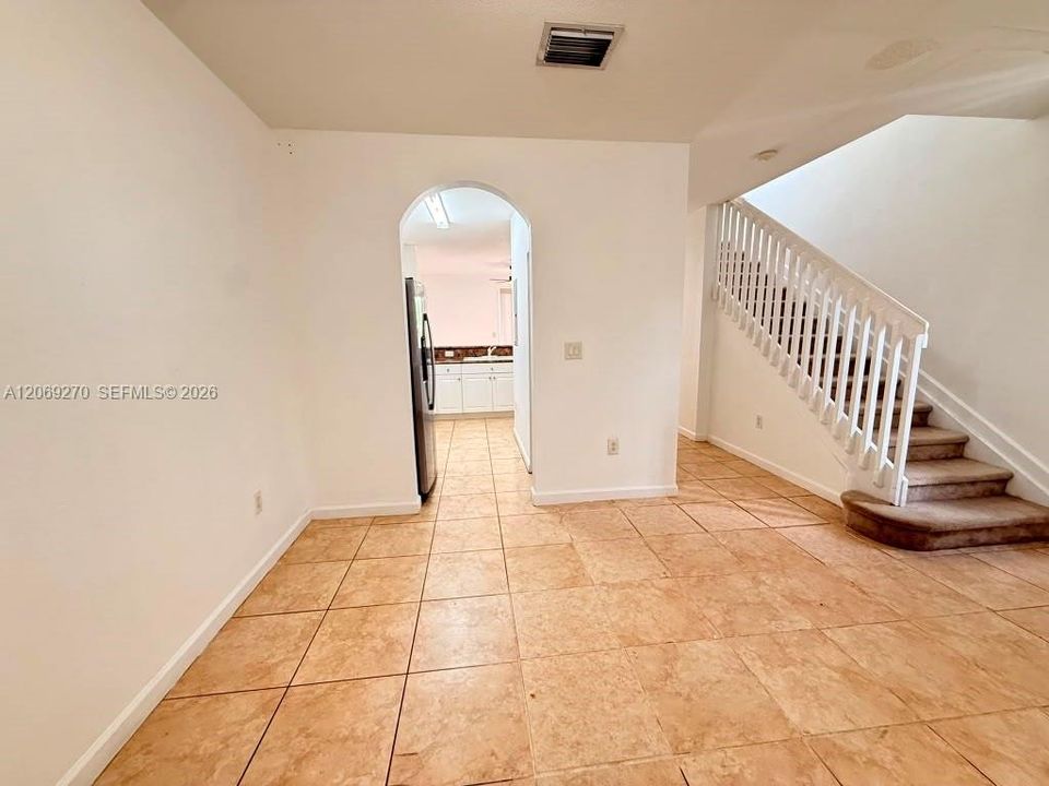 For Sale: $215,000 (2 beds, 2 baths, 1290 Square Feet)
