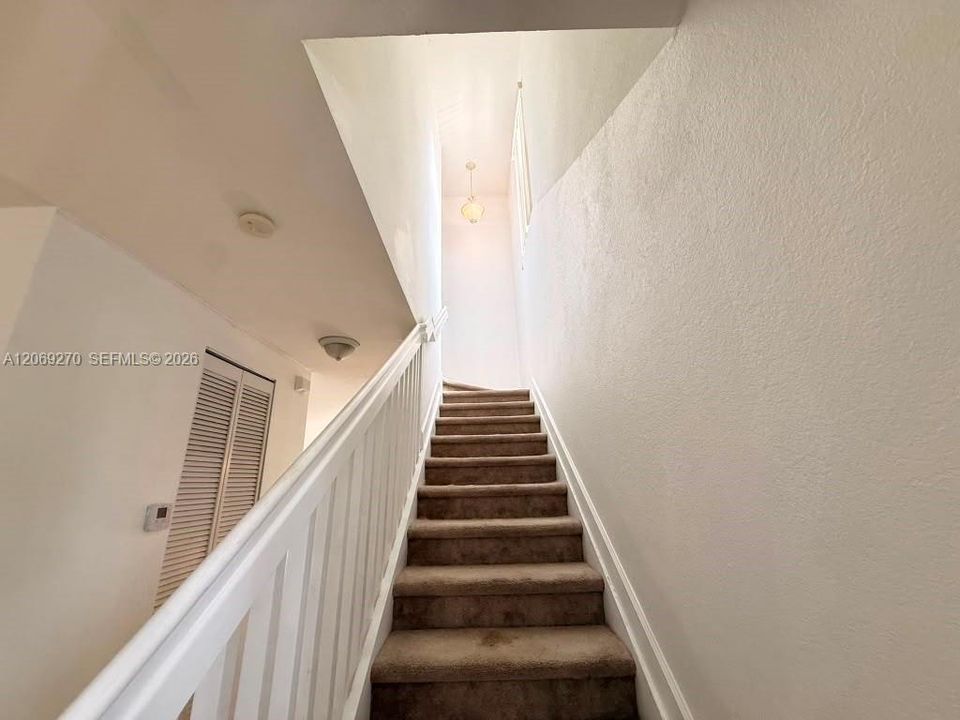 For Sale: $215,000 (2 beds, 2 baths, 1290 Square Feet)
