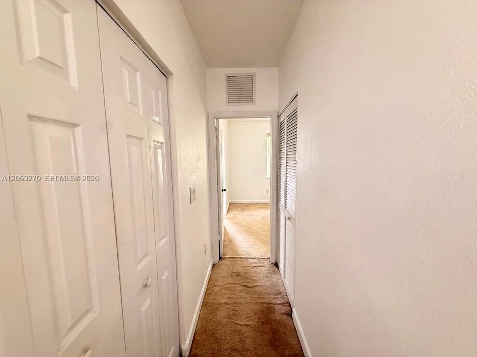 For Sale: $215,000 (2 beds, 2 baths, 1290 Square Feet)