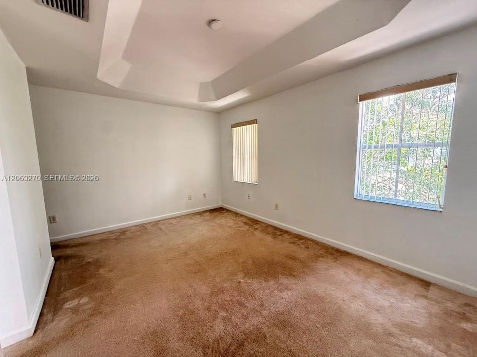 For Sale: $215,000 (2 beds, 2 baths, 1290 Square Feet)
