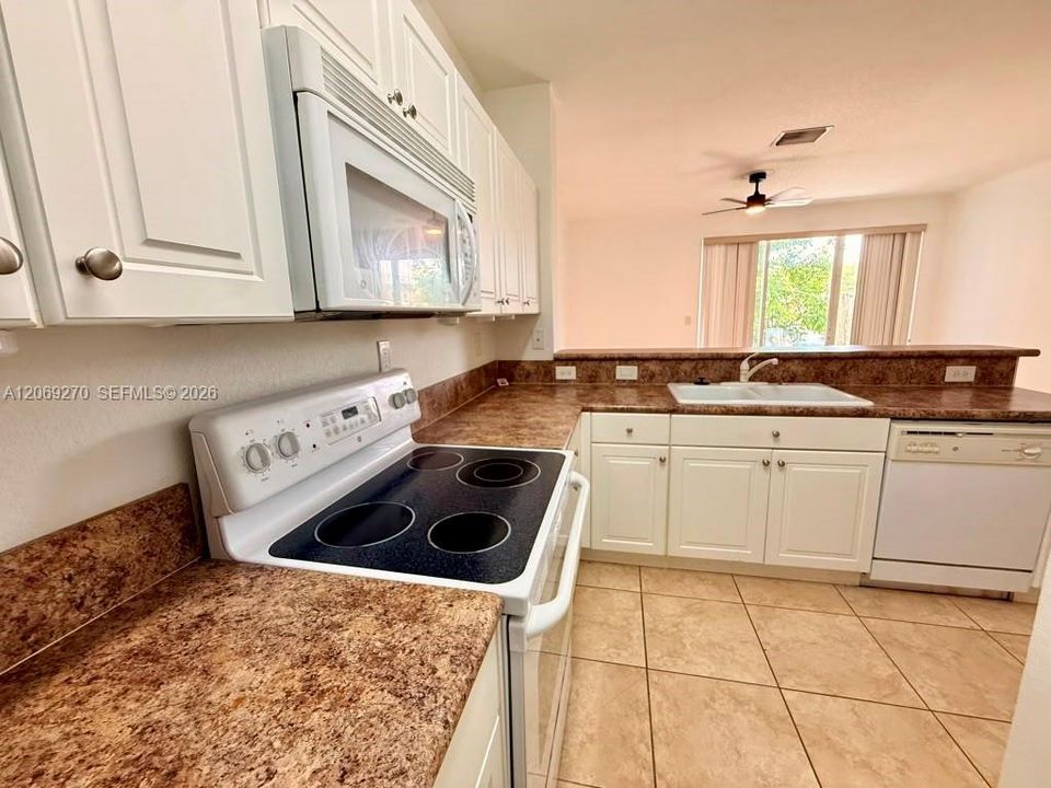 For Sale: $215,000 (2 beds, 2 baths, 1290 Square Feet)