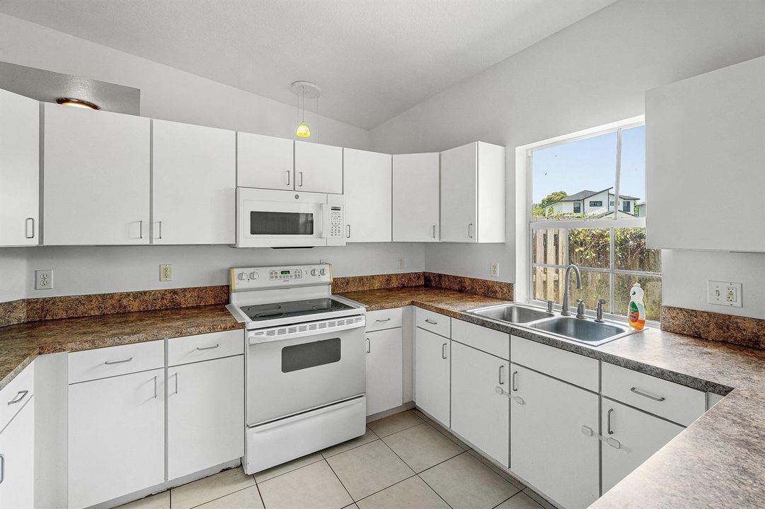 008-2406SundyAvenue-DelrayBeach-FL-33444