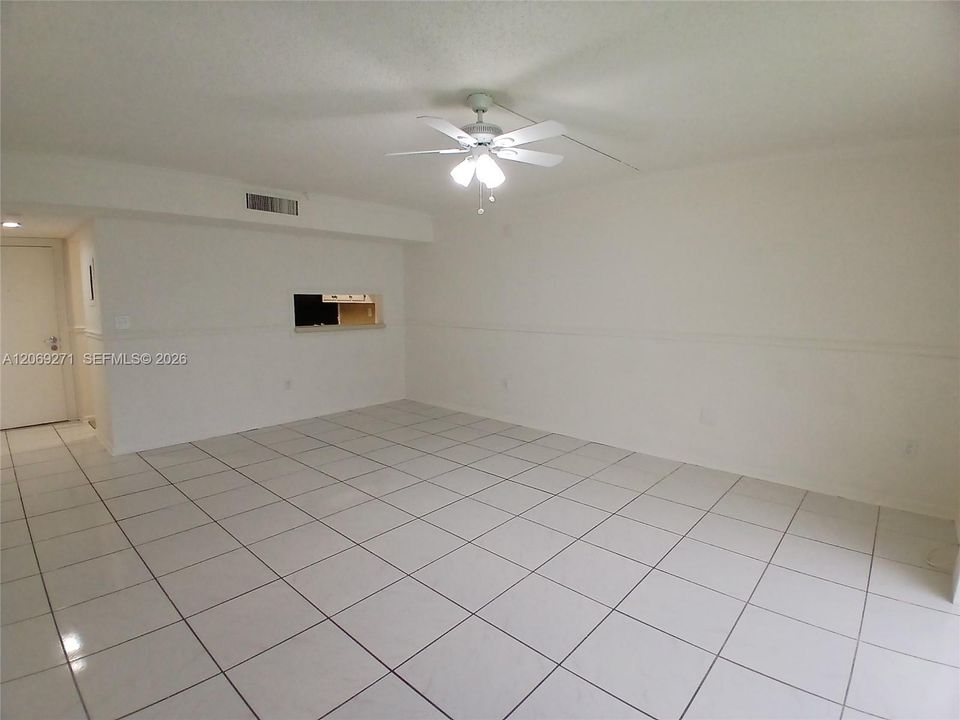 For Rent: $2,300 (2 beds, 2 baths, 965 Square Feet)