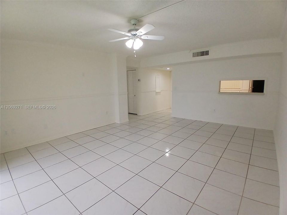 For Rent: $2,300 (2 beds, 2 baths, 965 Square Feet)