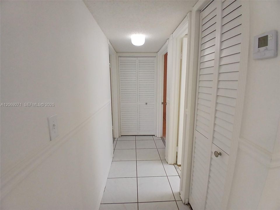 For Rent: $2,300 (2 beds, 2 baths, 965 Square Feet)