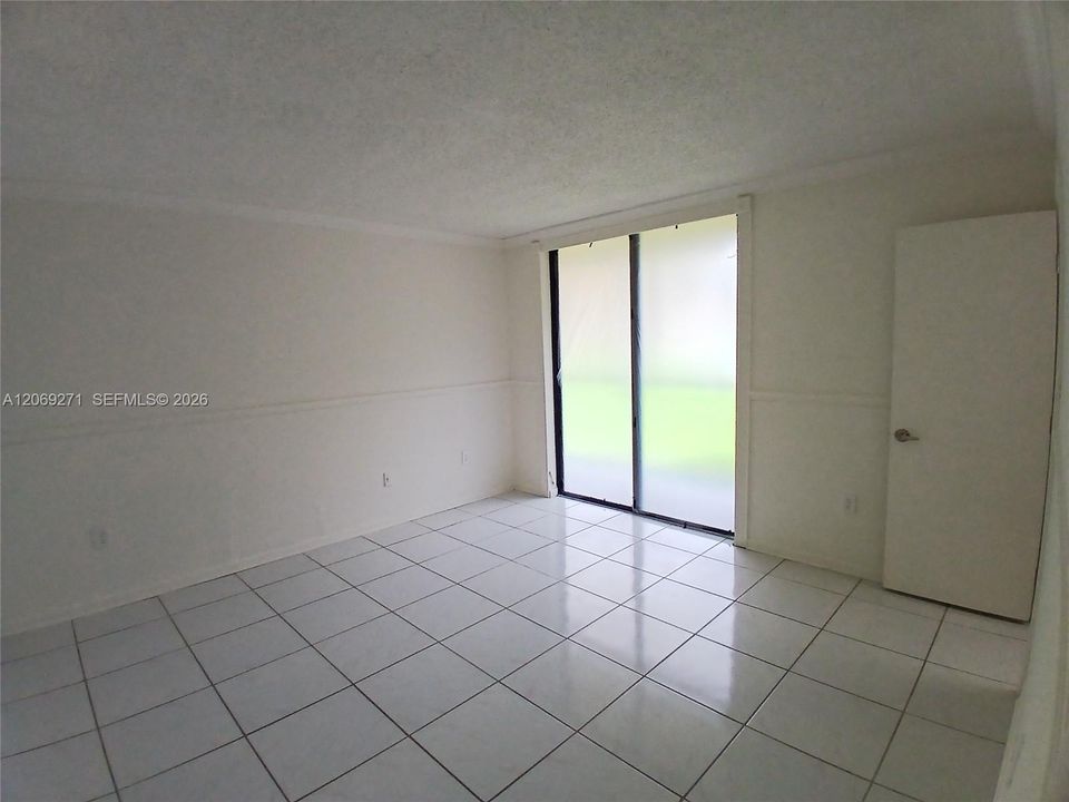 For Rent: $2,300 (2 beds, 2 baths, 965 Square Feet)