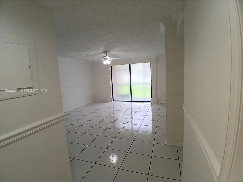 For Rent: $2,300 (2 beds, 2 baths, 965 Square Feet)