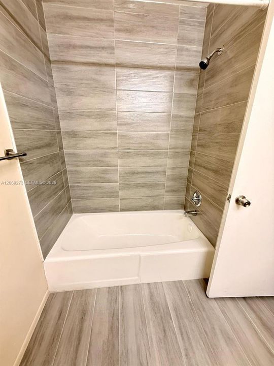 В аренду: $3,000 (4 спален, 2 ванн, 1670 Квадратных фут)