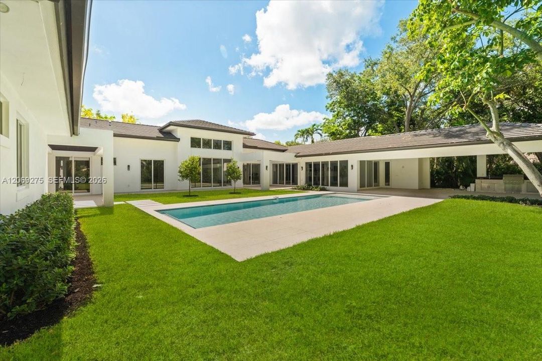 На продажу: $4,495,000 (6 спален, 7 ванн, 4912 Квадратных фут)