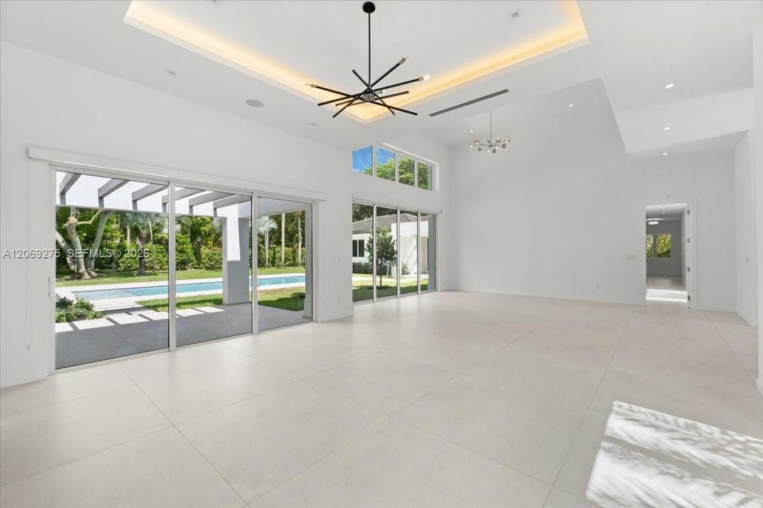 На продажу: $4,495,000 (6 спален, 7 ванн, 4912 Квадратных фут)