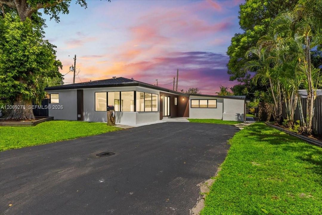 For Sale: $795,000 (3 beds, 2 baths, 2657 Square Feet)