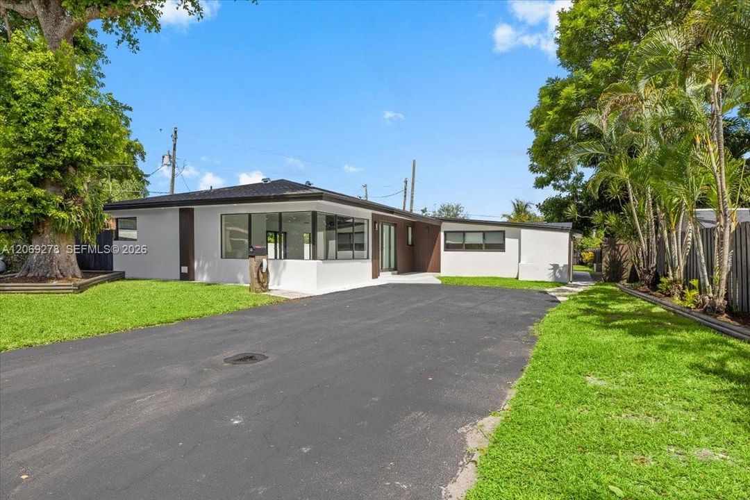 For Sale: $795,000 (3 beds, 2 baths, 2657 Square Feet)