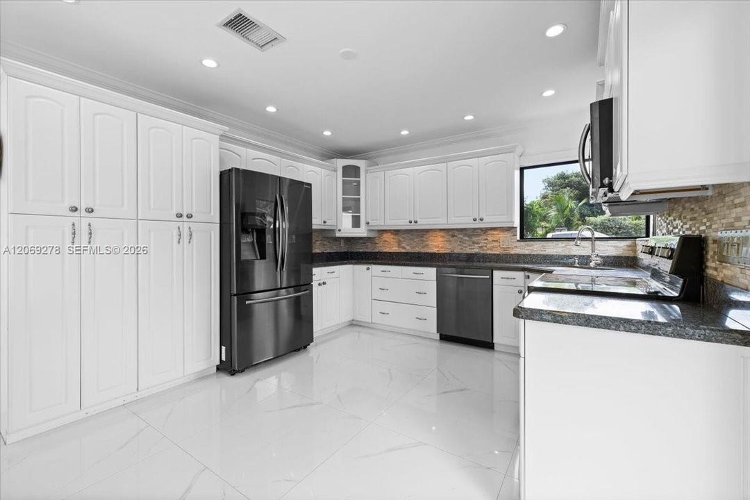 For Sale: $795,000 (3 beds, 2 baths, 2657 Square Feet)