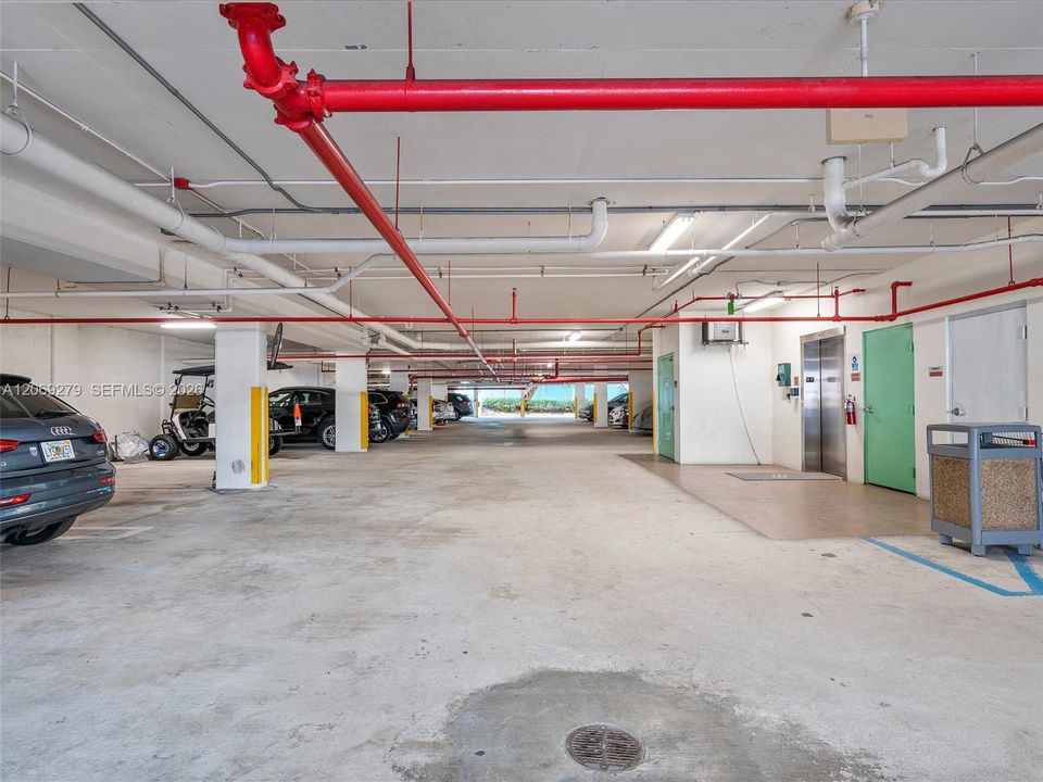Active With Contract: $3,650 (2 beds, 2 baths, 1001 Square Feet)