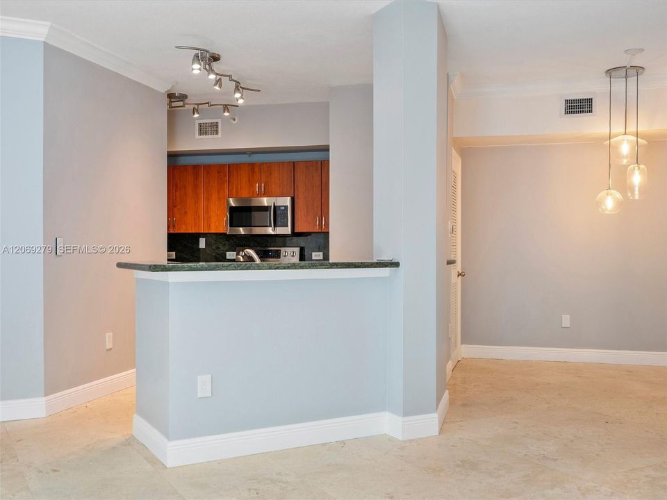 Active With Contract: $3,650 (2 beds, 2 baths, 1001 Square Feet)