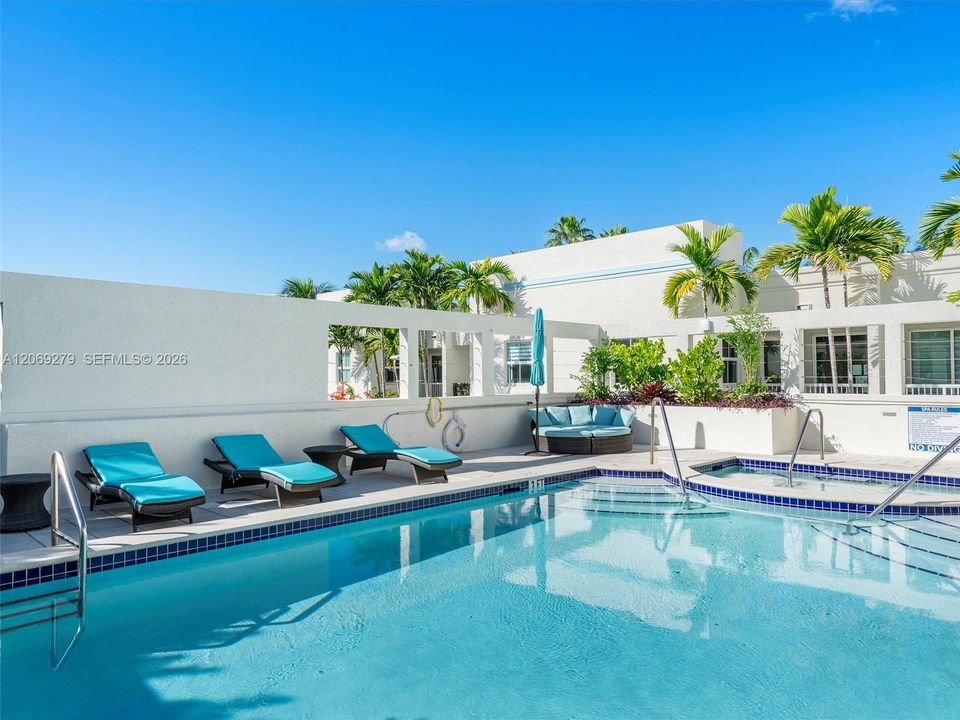Active With Contract: $3,650 (2 beds, 2 baths, 1001 Square Feet)