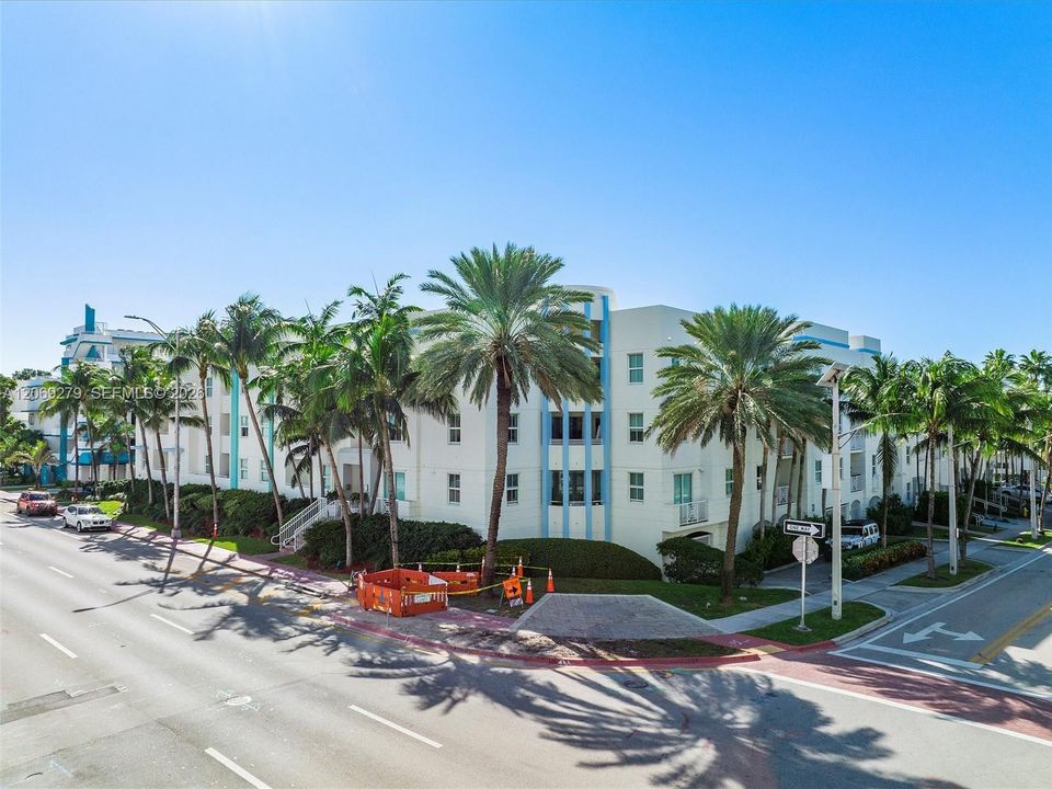 Active With Contract: $3,650 (2 beds, 2 baths, 1001 Square Feet)