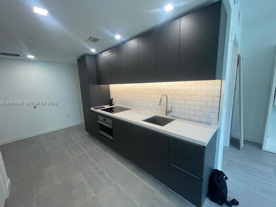 For Sale: $378,000 (0 beds, 1 baths, 420 Square Feet)
