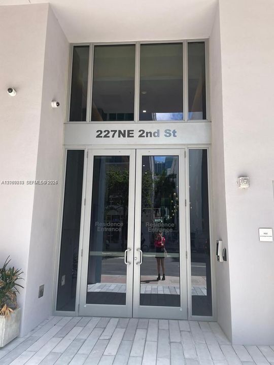 For Sale: $378,000 (0 beds, 1 baths, 420 Square Feet)