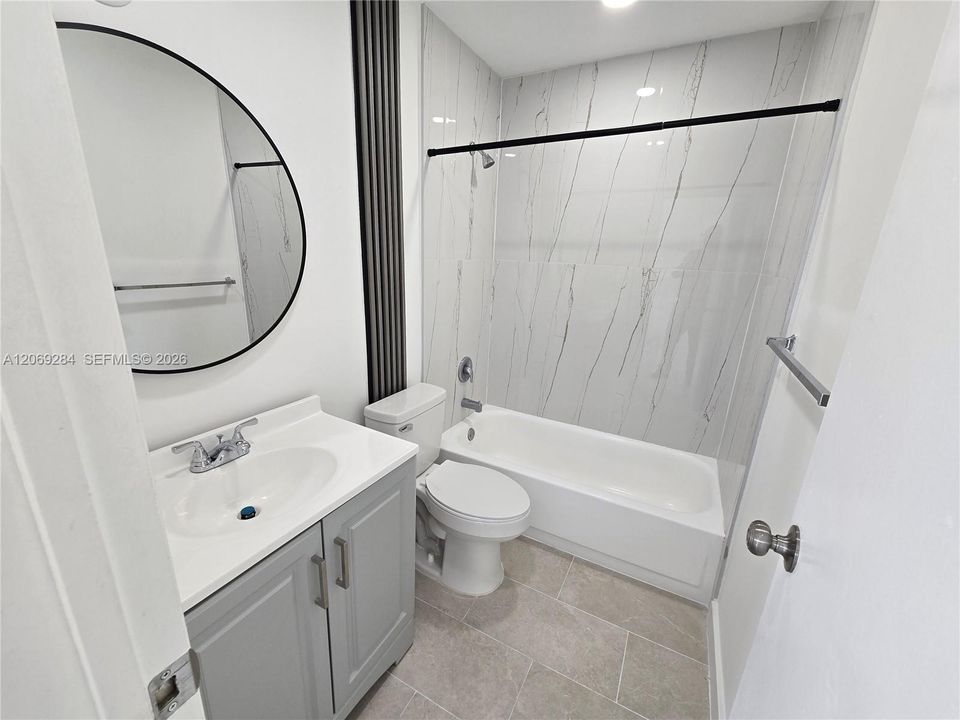 For Sale: $269,700 (2 beds, 2 baths, 954 Square Feet)