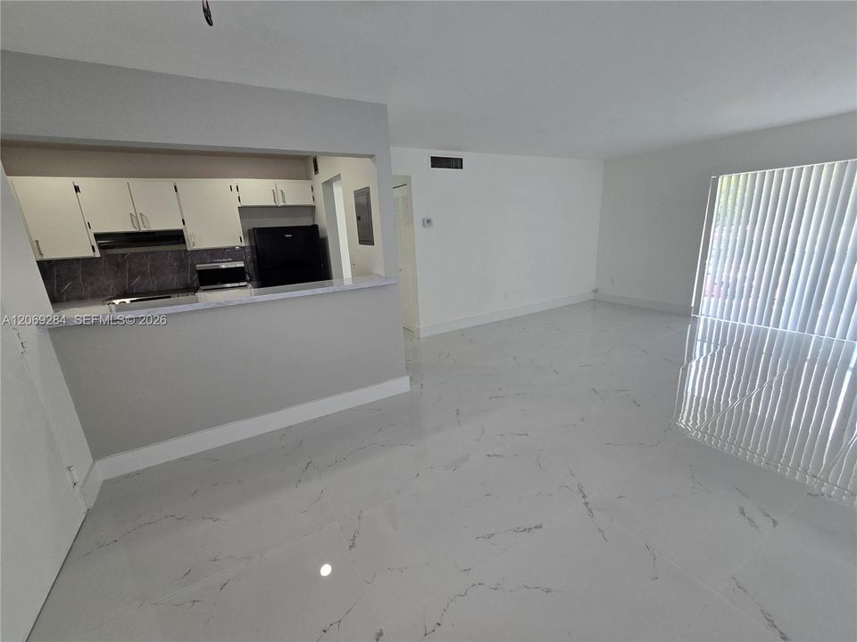 For Sale: $269,700 (2 beds, 2 baths, 954 Square Feet)
