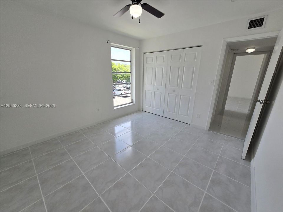 For Sale: $269,700 (2 beds, 2 baths, 954 Square Feet)