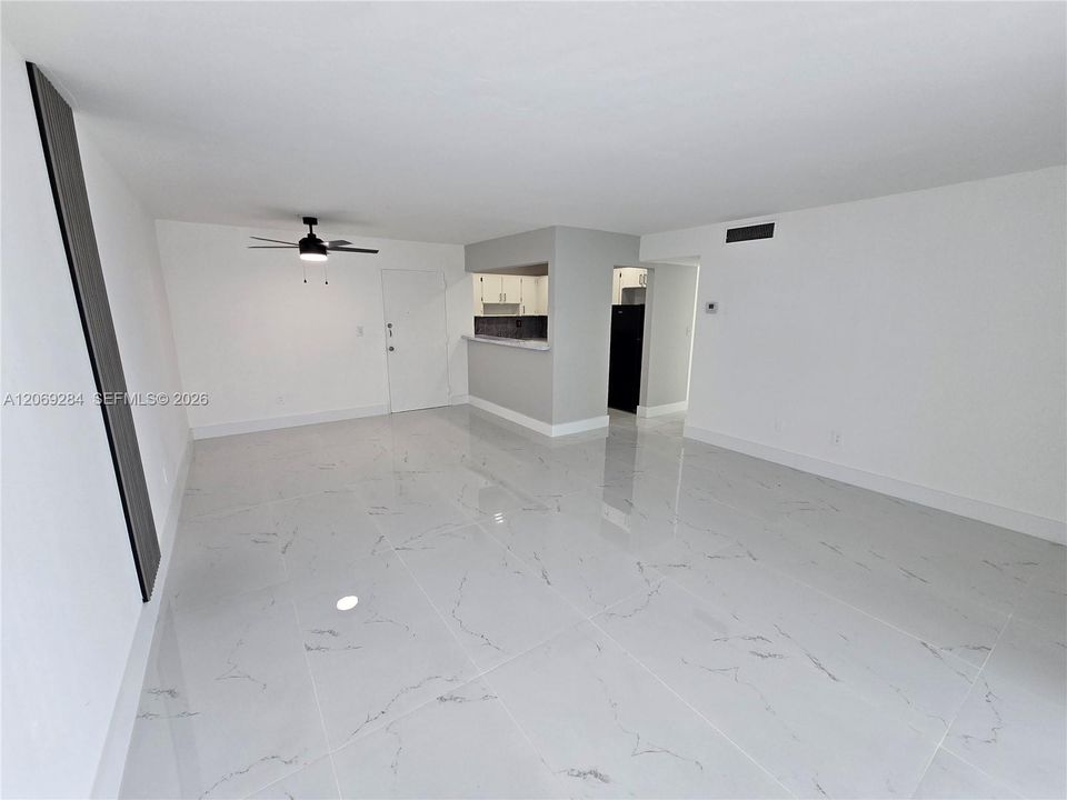 For Sale: $269,700 (2 beds, 2 baths, 954 Square Feet)