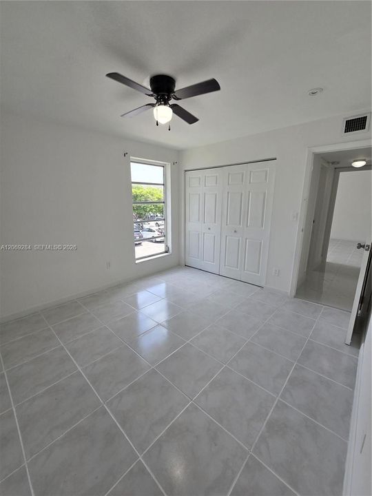 For Sale: $269,700 (2 beds, 2 baths, 954 Square Feet)
