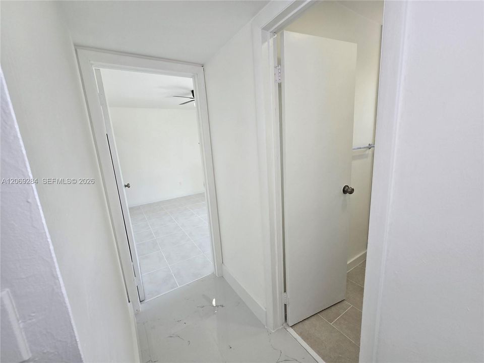 For Sale: $269,700 (2 beds, 2 baths, 954 Square Feet)