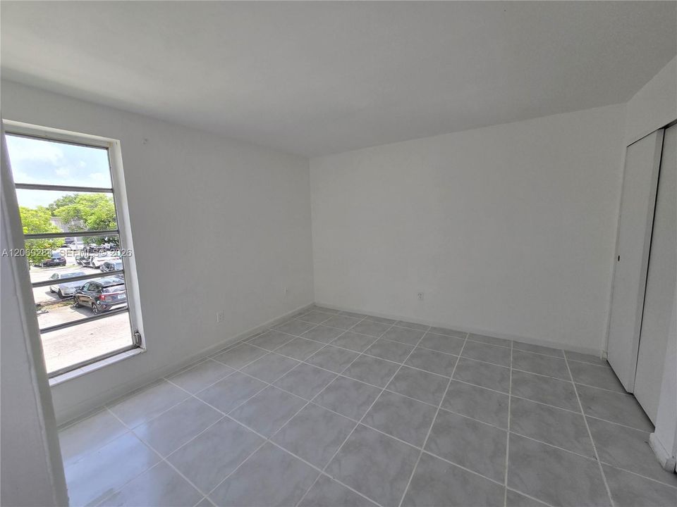 For Sale: $269,700 (2 beds, 2 baths, 954 Square Feet)
