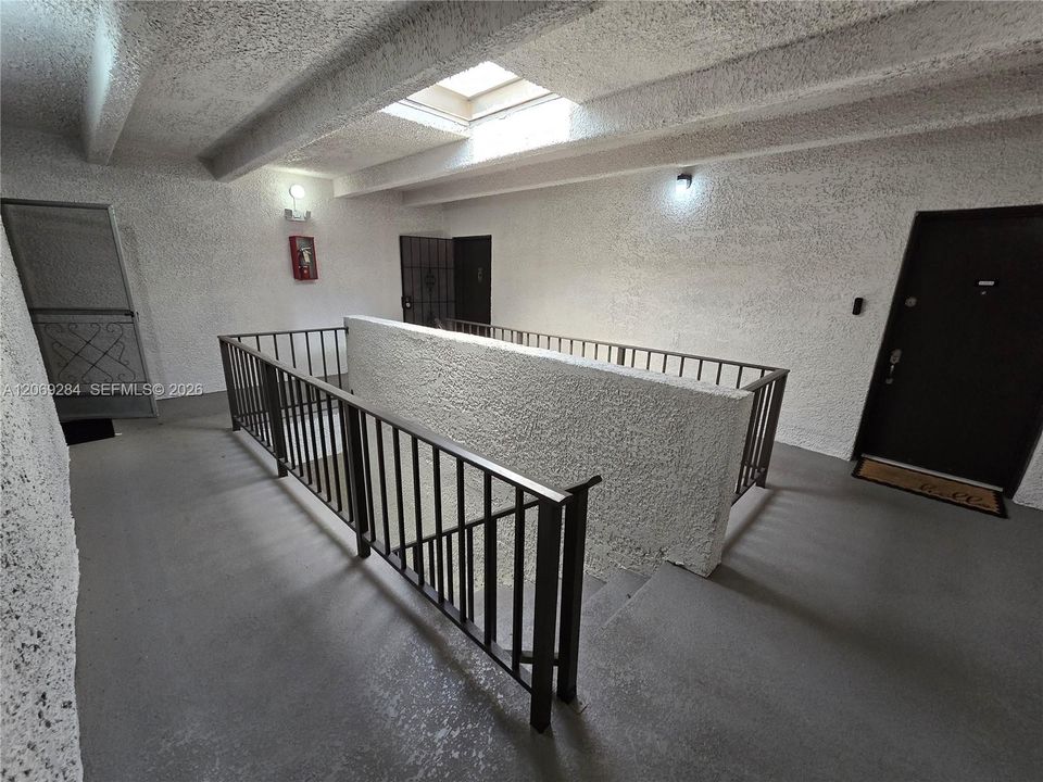 For Sale: $269,700 (2 beds, 2 baths, 954 Square Feet)