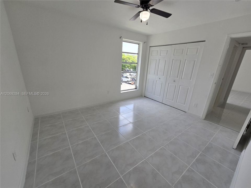 For Sale: $269,700 (2 beds, 2 baths, 954 Square Feet)