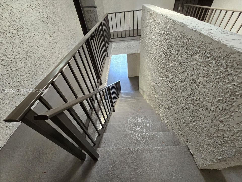 For Sale: $269,700 (2 beds, 2 baths, 954 Square Feet)