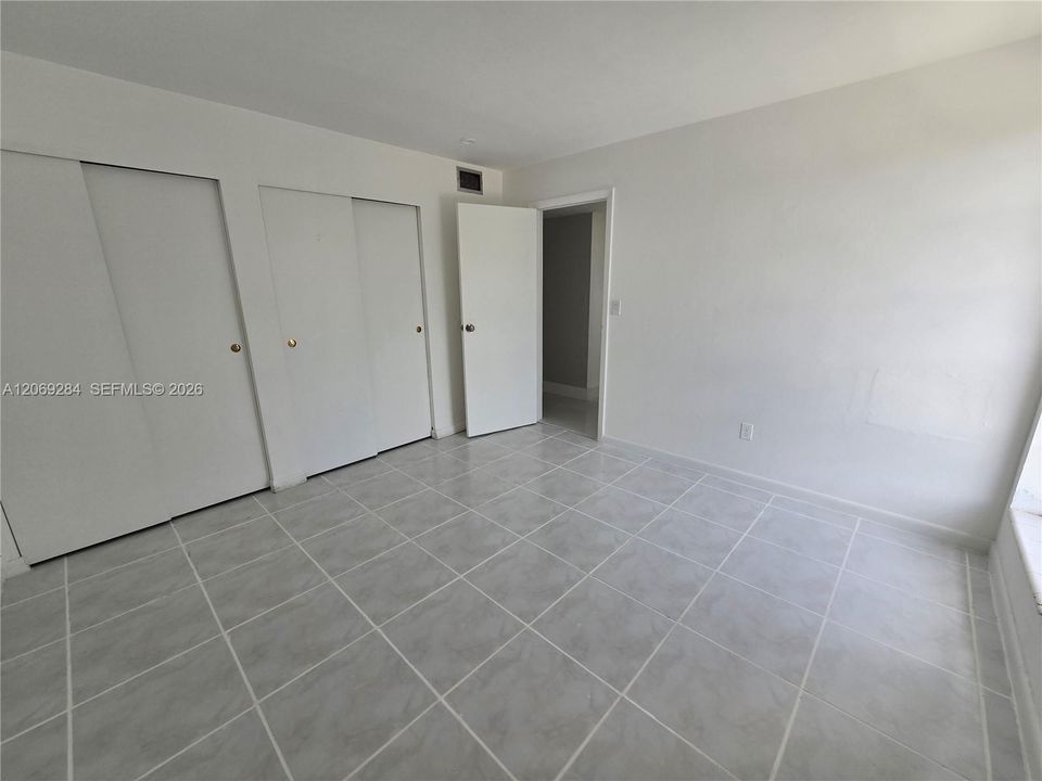 For Sale: $269,700 (2 beds, 2 baths, 954 Square Feet)