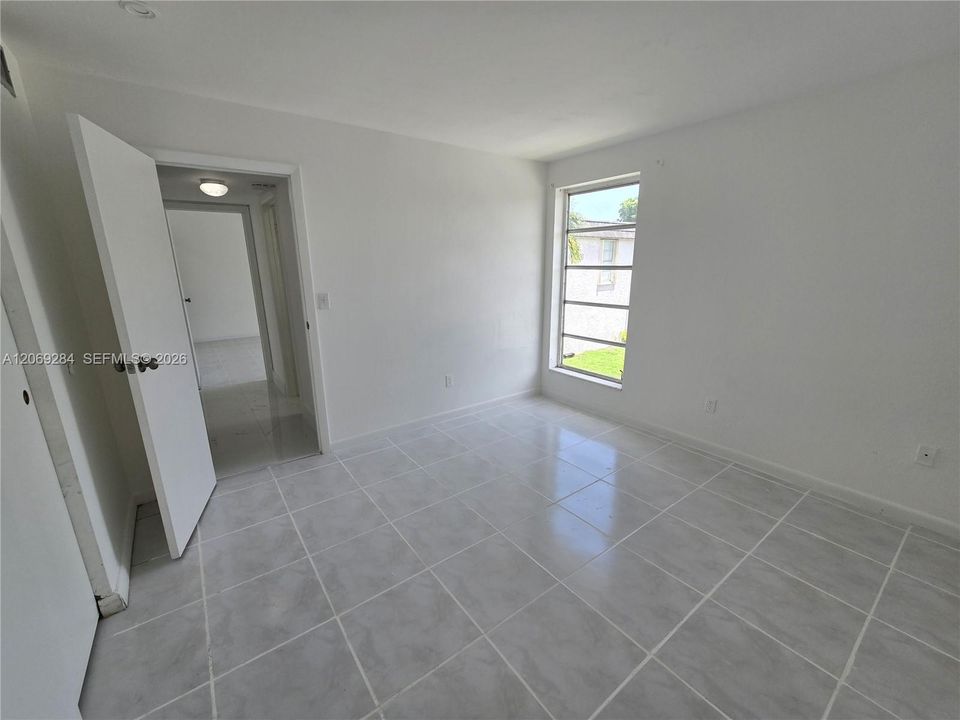 For Sale: $269,700 (2 beds, 2 baths, 954 Square Feet)
