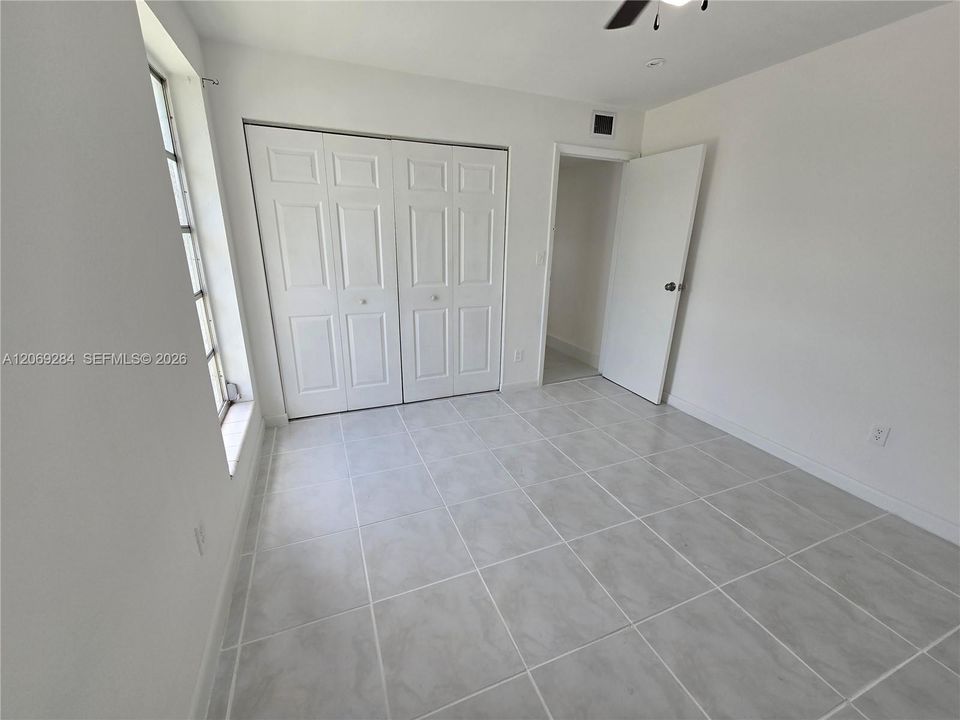For Sale: $269,700 (2 beds, 2 baths, 954 Square Feet)