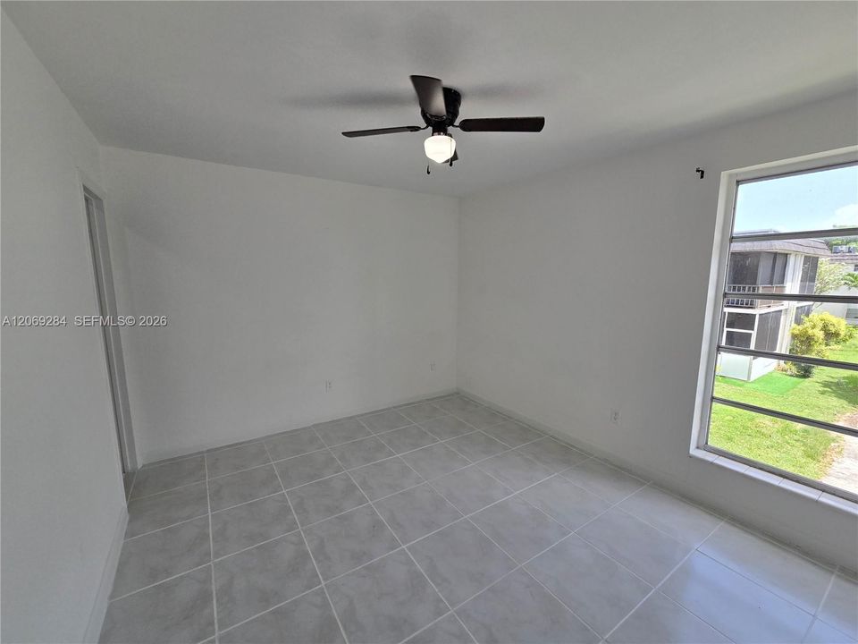 For Sale: $269,700 (2 beds, 2 baths, 954 Square Feet)