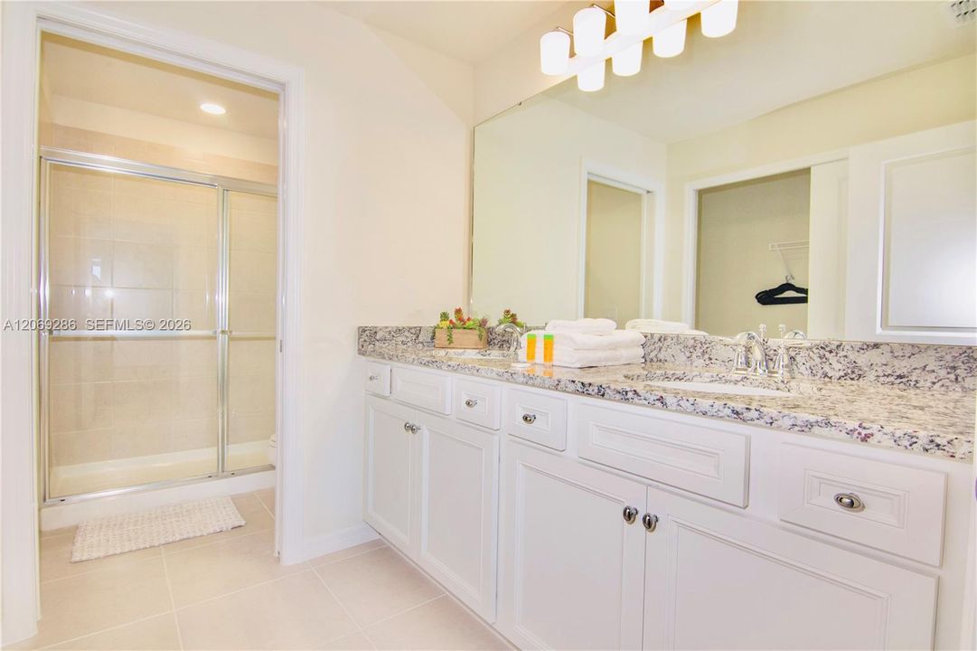 En Venta: $549,900 (5 camas, 5 baños, 0 Pies cuadrados)