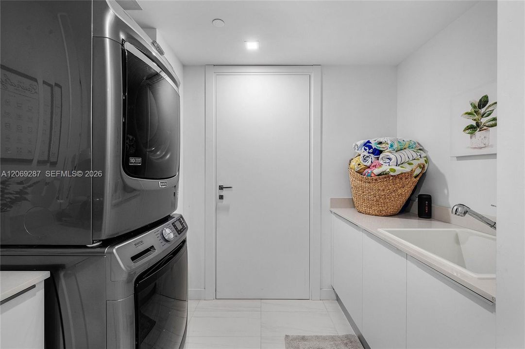 Full Washer Dryer Wash Sink