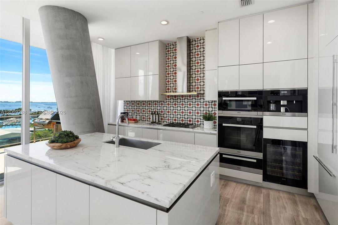 For Rent: $30,000 (3 beds, 3 baths, 2404 Square Feet)