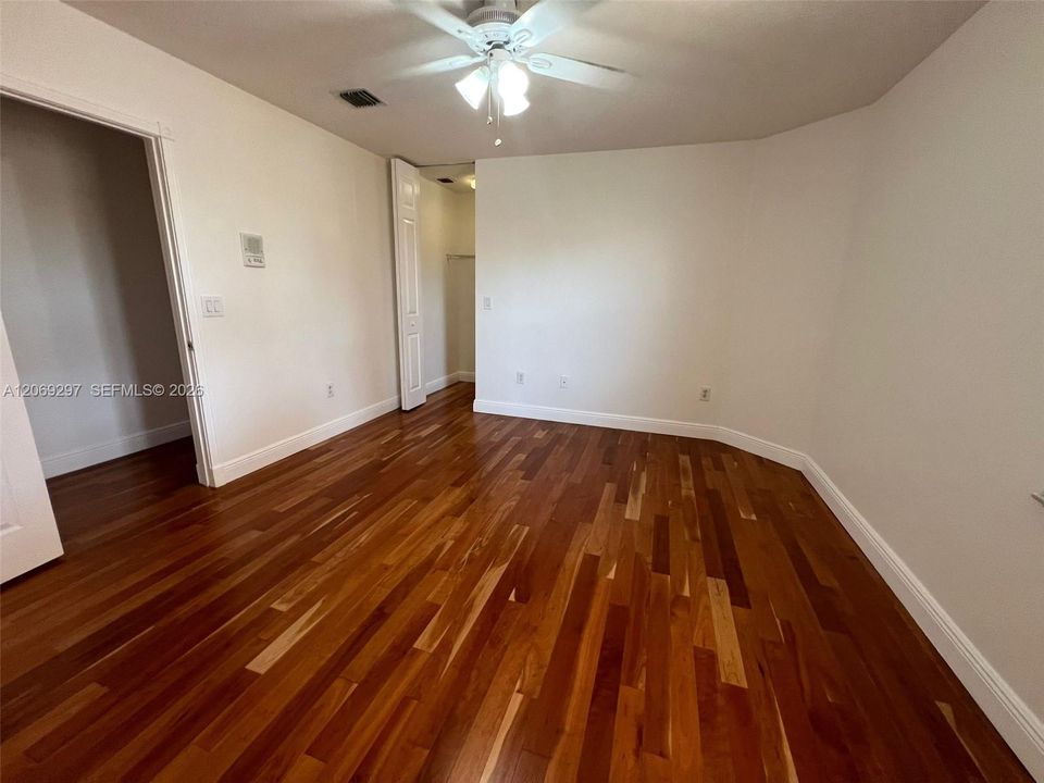 For Rent: $6,500 (5 beds, 4 baths, 3994 Square Feet)
