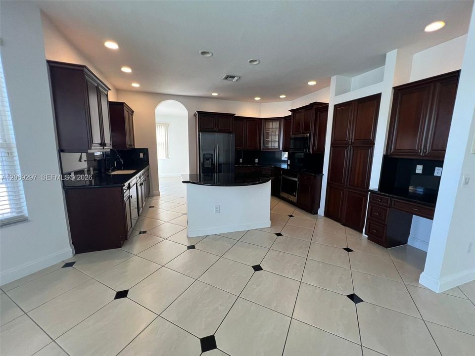 For Rent: $6,500 (5 beds, 4 baths, 3994 Square Feet)