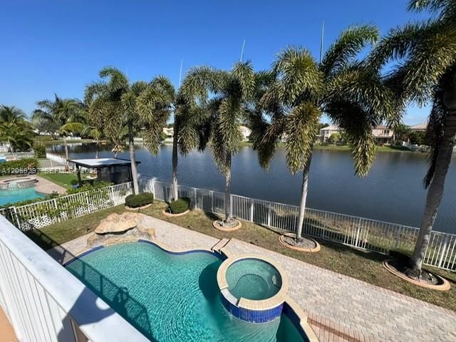 For Rent: $6,500 (5 beds, 4 baths, 3994 Square Feet)