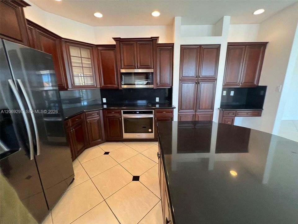 For Rent: $6,500 (5 beds, 4 baths, 3994 Square Feet)