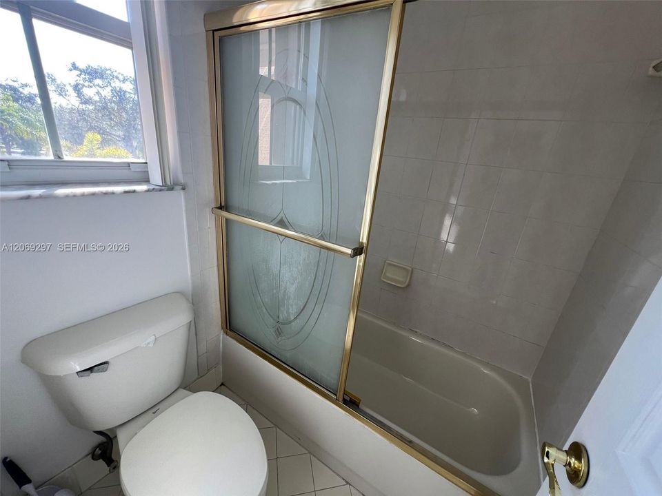 For Rent: $6,500 (5 beds, 4 baths, 3994 Square Feet)