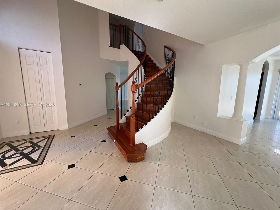 For Rent: $6,500 (5 beds, 4 baths, 3994 Square Feet)