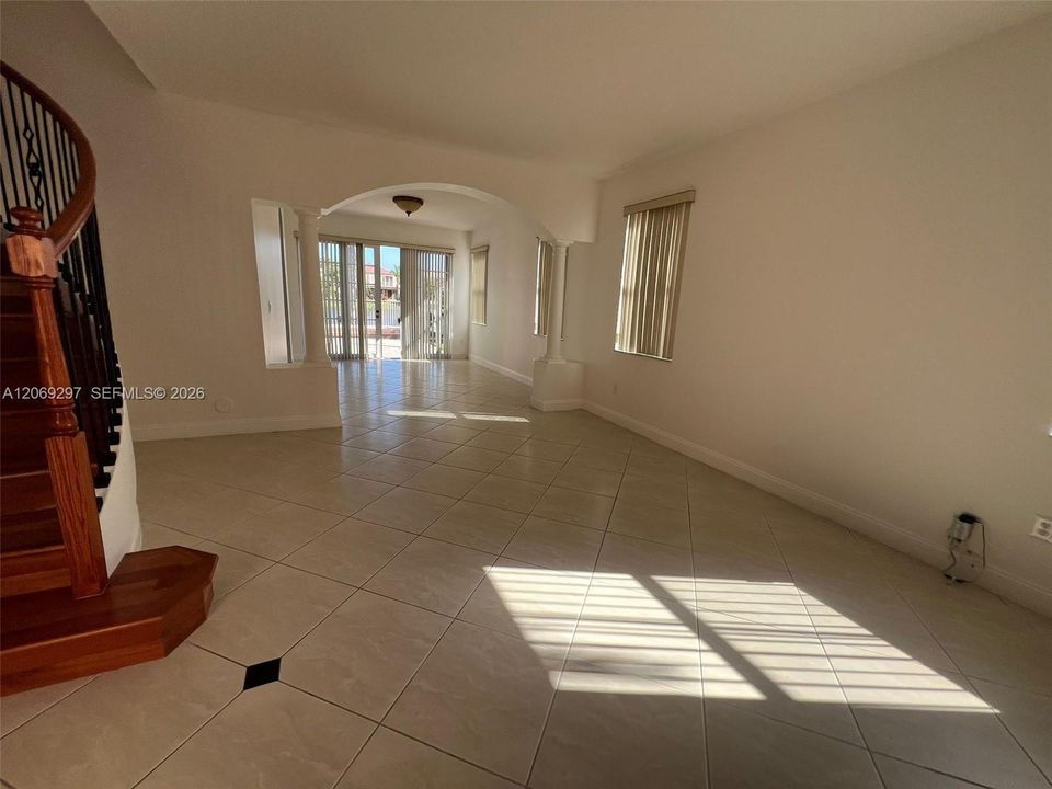 For Rent: $6,500 (5 beds, 4 baths, 3994 Square Feet)